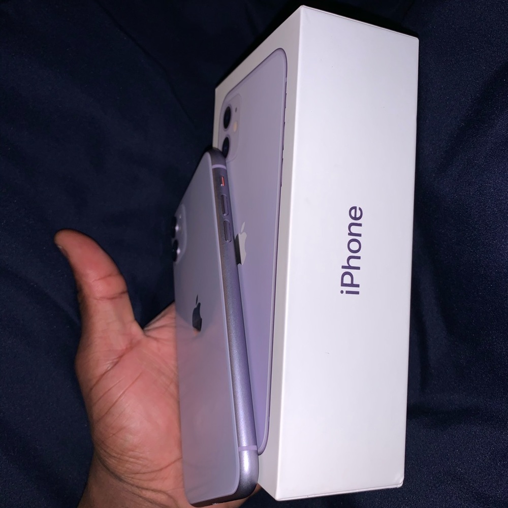 IPHONE 11 - Picture 1 of 4